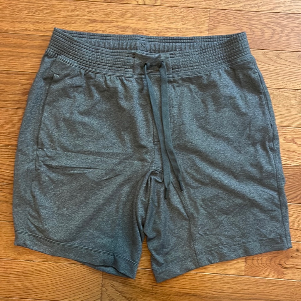 Lululemon Relaxed Fit Trainer 9’ Inseam Men’s Shorts